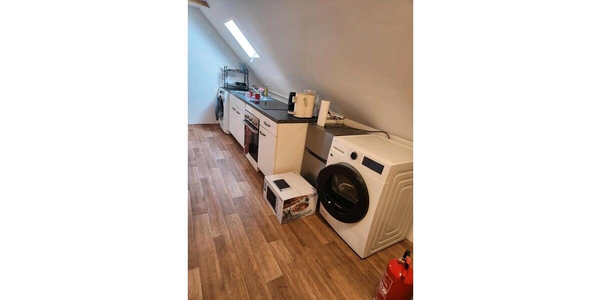 Dachgeschoßwohnung Norden - 2 Zimmer, 90 m&sup2;, 25&euro; | Angebot:26690130