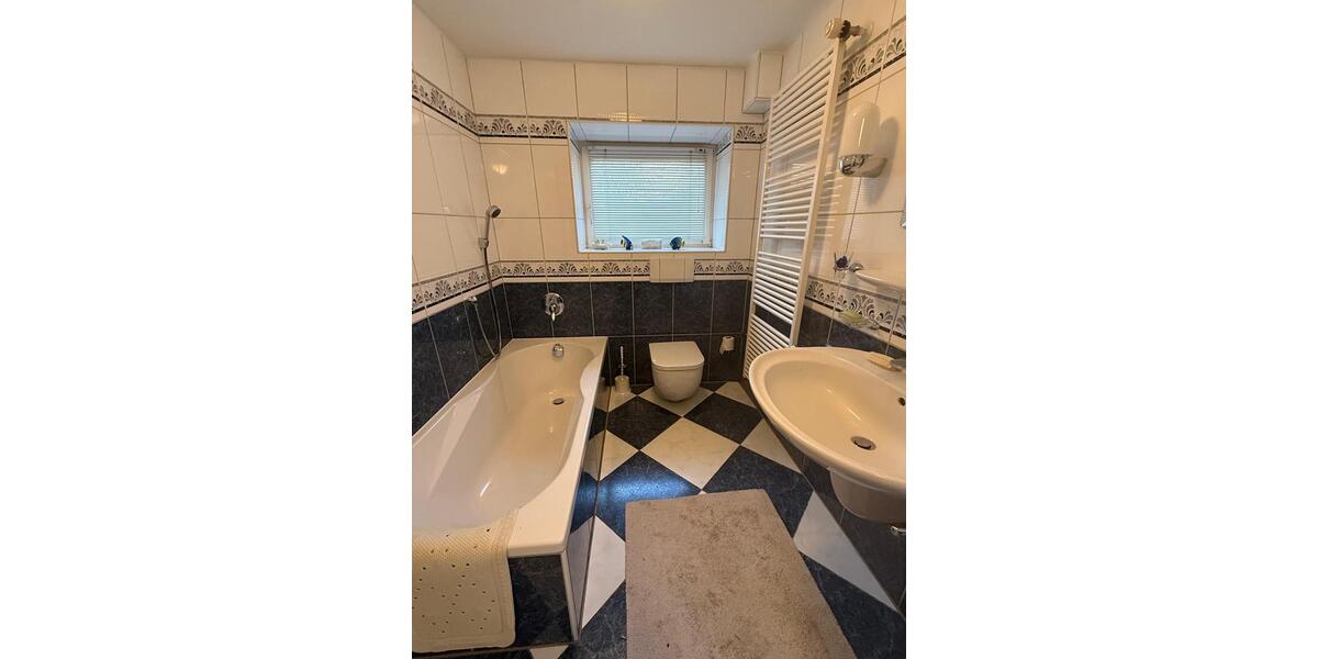 Einfamilienhaus Emden Tholenswehr - 8 Zimmer, 130 m&sup2;, 196.000&euro; | Angebot:25975137