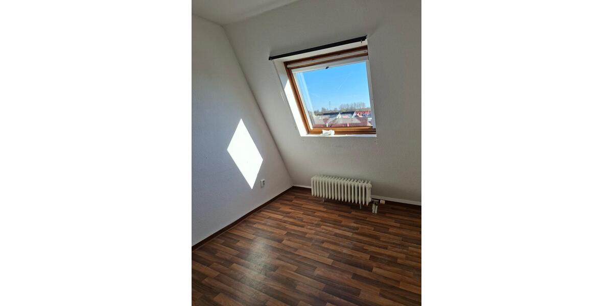 Dachgeschoßwohnung Emden - 4 Zimmer, 68 m&sup2;, 455&euro; | Angebot:25791724