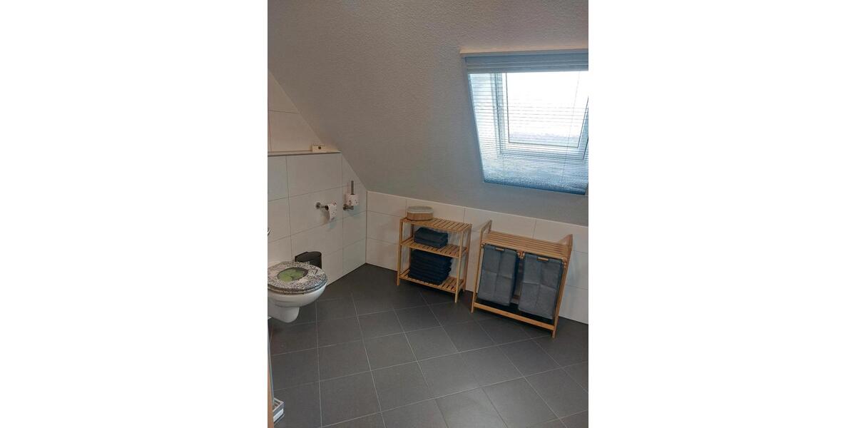 Dachgeschoßwohnung Hage - 3 Zimmer, 75 m&sup2;, 600&euro; | Angebot:26632948