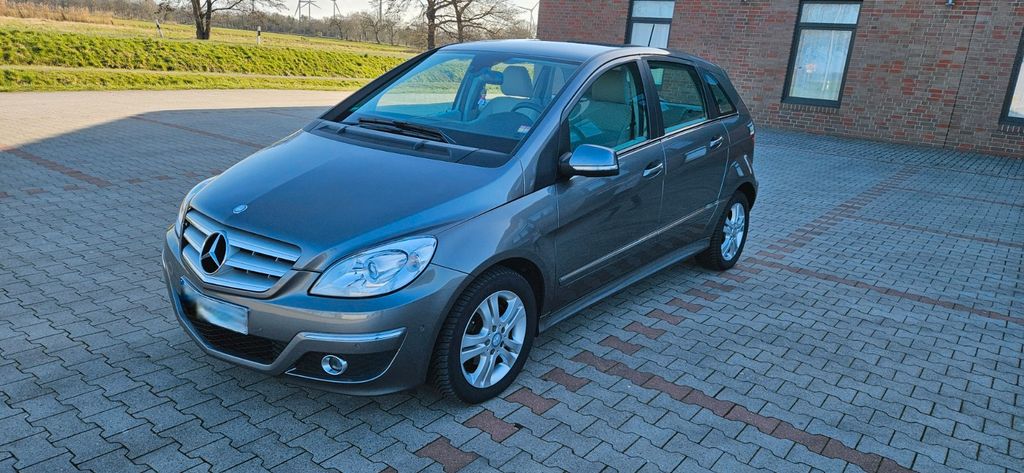 Mercedes-Benz B 180 66.817 km 9.850 &euro; Großefehn 26629