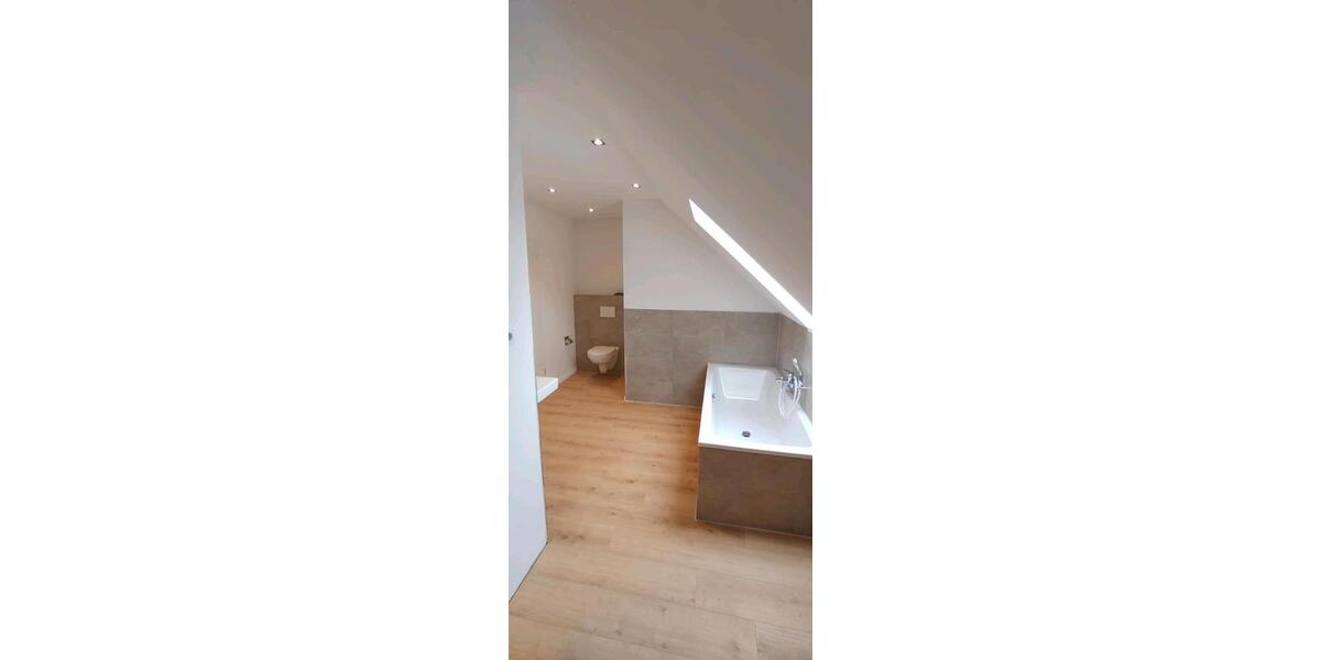 Dachgeschoßwohnung Großefehn - 4 Zimmer, 160 m&sup2;, 1.100&euro; | Angebot:26610301