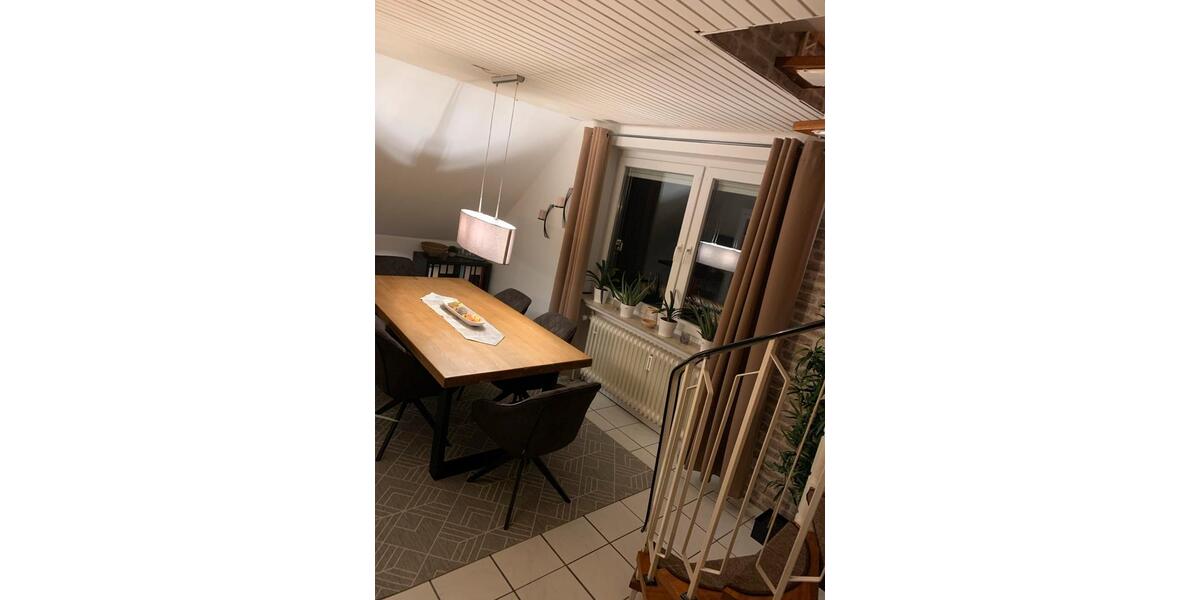 Dachgeschoßwohnung Emden Tholenswehr - 5 Zimmer, 90 m&sup2;, 750&euro; | Angebot:25375308