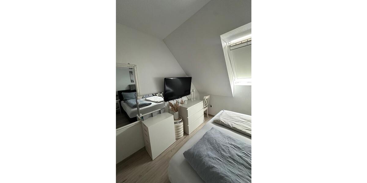 Dachgeschoßwohnung Norden - 3 Zimmer, 60 m&sup2;, 520&euro; | Angebot:26005659