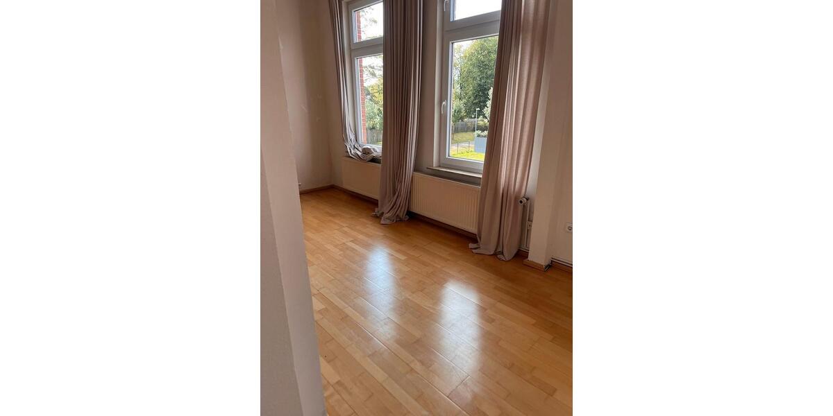 Etagenwohnung Emden - 5 Zimmer, 130 m&sup2;, 800&euro; | Angebot:26019066