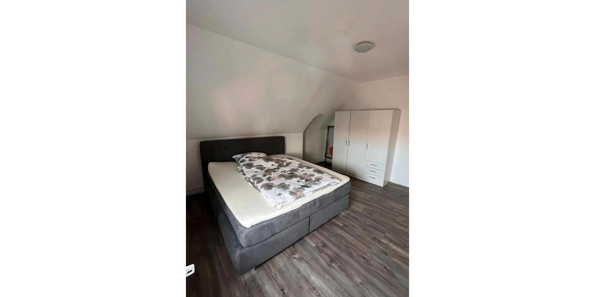 Dachgeschoßwohnung Emden Tholenswehr - 2 Zimmer, 50 m&sup2;, 1.100&euro; | Angebot:25455525