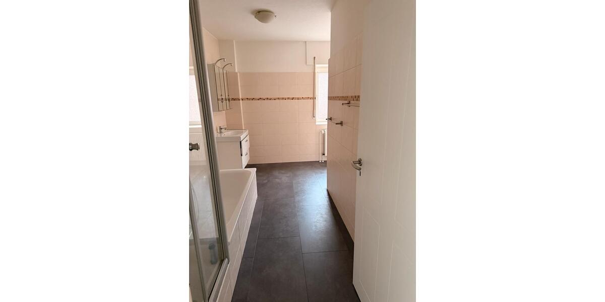 Etagenwohnung Emden Tholenswehr - 3 Zimmer, 119 m&sup2;, 800&euro; | Angebot:25650371