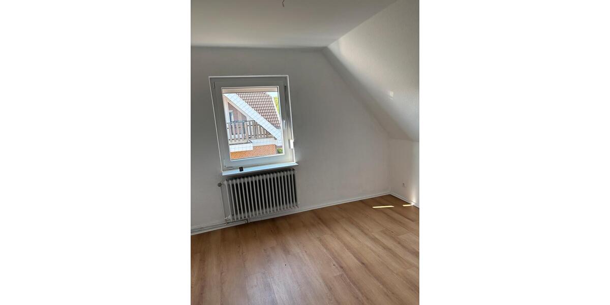 Doppelhaushälfte Norden - 4 Zimmer, 100 m&sup2;, 825&euro; | Angebot:26690434