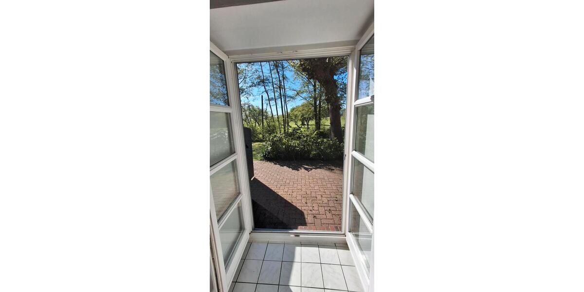 Erdgeschoßwohnung Norden - 3.5 Zimmer, 120 m&sup2;, 1.600&euro; | Angebot:25857217