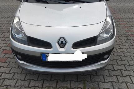 Renault Clio 109.000 km 2.100 &euro; Upgant-Schott 26529