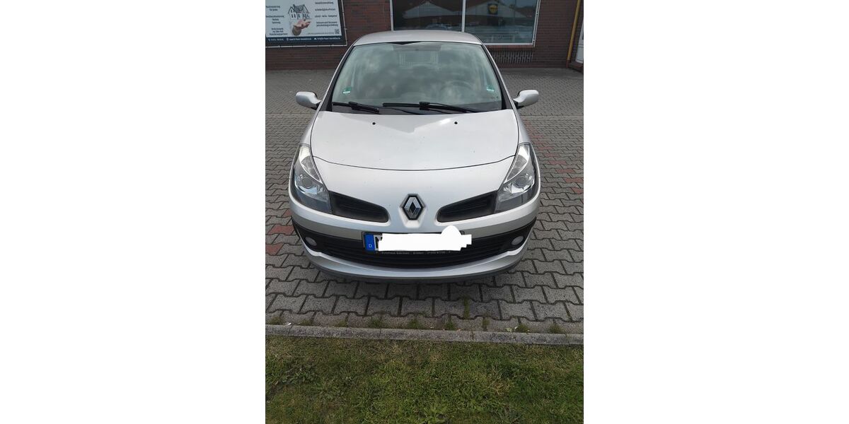 Renault Clio 109.000 km 2.100 &euro; Upgant-Schott 26529