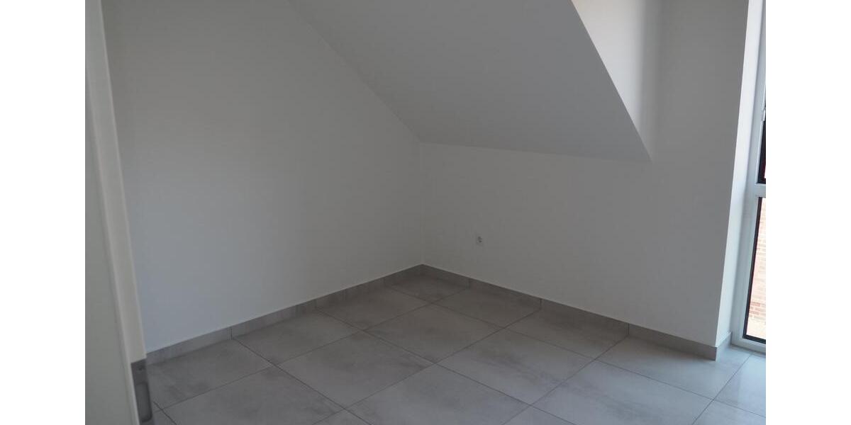 Dachgeschoßwohnung Westoverledingen - 3 Zimmer, 71 m&sup2;, 780&euro; | Angebot:25181171
