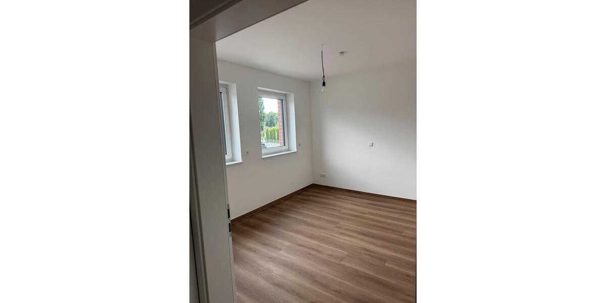 Einfamilienhaus Emden Tholenswehr - 4 Zimmer, 150 m&sup2;, 1.250&euro; | Angebot:27613395