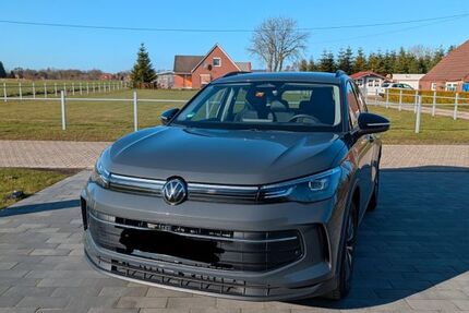 VW Tiguan 14.750 km 36.000 &euro; Südbrookmerland 26624