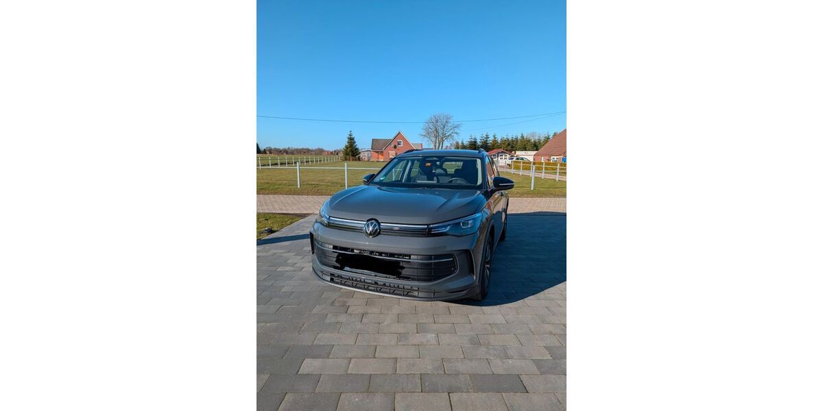 VW Tiguan 14.750 km 36.000 &euro; Südbrookmerland 26624