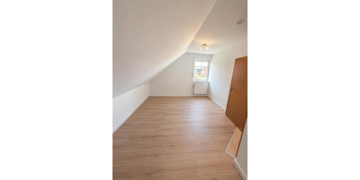 Dachgeschoßwohnung Westoverledingen - 3 Zimmer, 78 m&sup2;, 700&euro; | Angebot:26611284