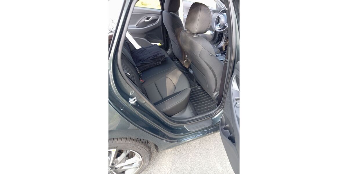 Hyundai i30 5.700 km 21.200 &euro; Emden 26721