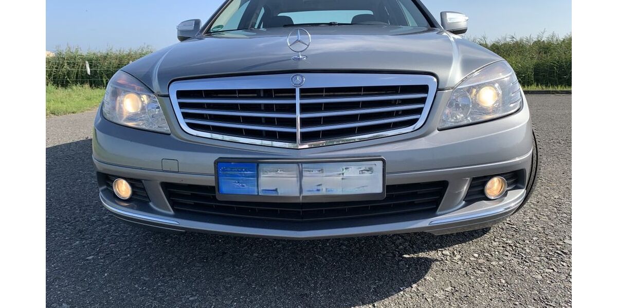 Mercedes-Benz 220 299.000 km 4.100 &euro; Leer 26789