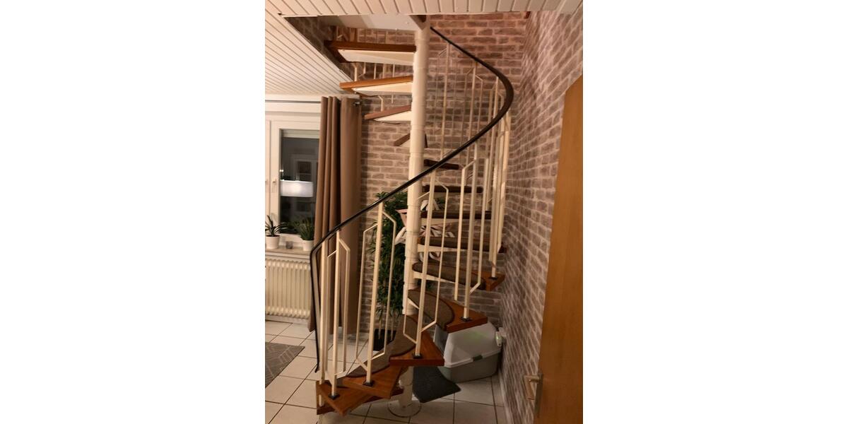 Dachgeschoßwohnung Emden Tholenswehr - 5 Zimmer, 90 m&sup2;, 750&euro; | Angebot:25375308