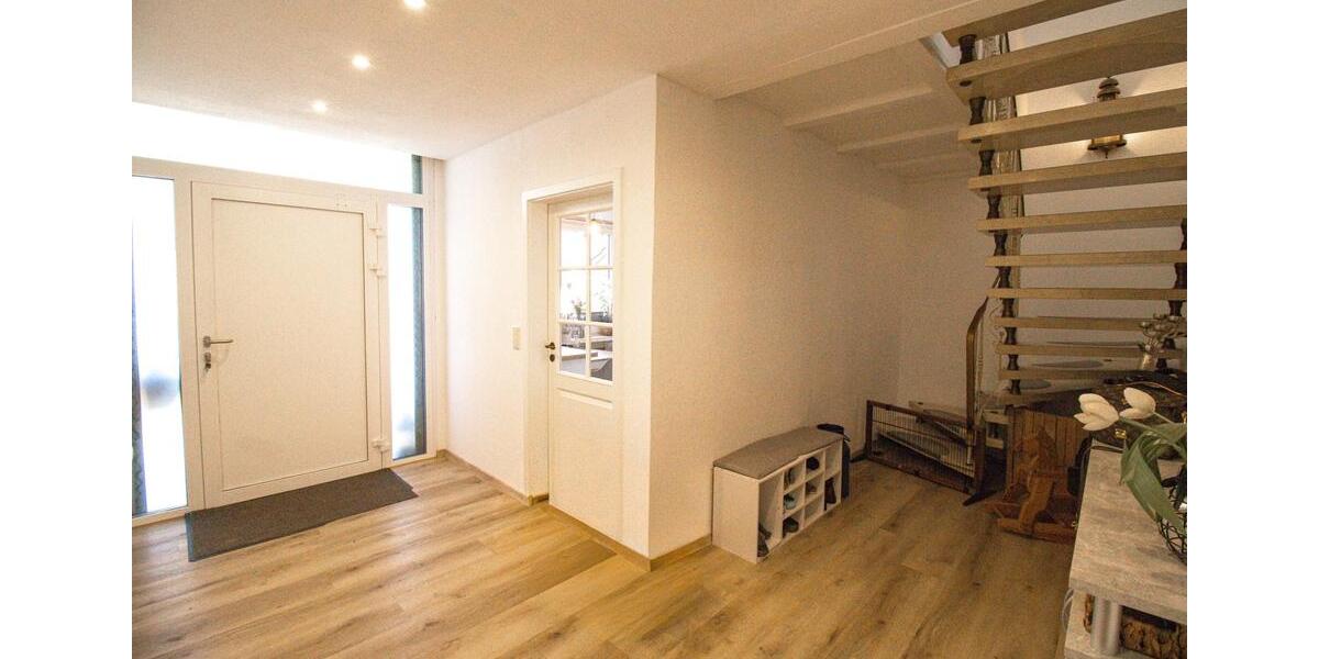 Reihenhaus Emden - 4 Zimmer, 180 m&sup2;, 245.000&euro; | Angebot:25801727