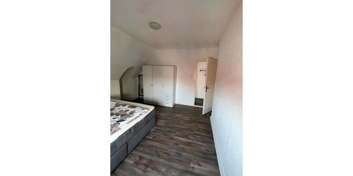 Dachgeschoßwohnung Emden Tholenswehr - 2 Zimmer, 50 m&sup2;, 1.100&euro; | Angebot:25455525
