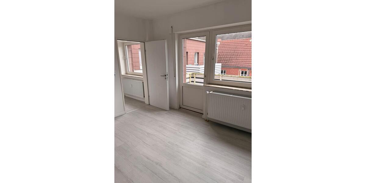 Etagenwohnung Emden Tholenswehr - 3 Zimmer, 119 m&sup2;, 800&euro; | Angebot:25650371