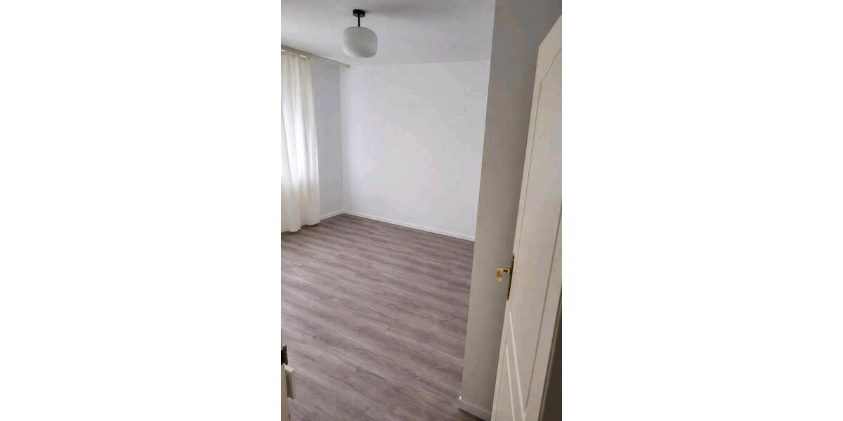Erdgeschoßwohnung Leer (Ostfriesland) - 4 Zimmer, 130 m&sup2;, 1.100&euro; | Angebot:26705848