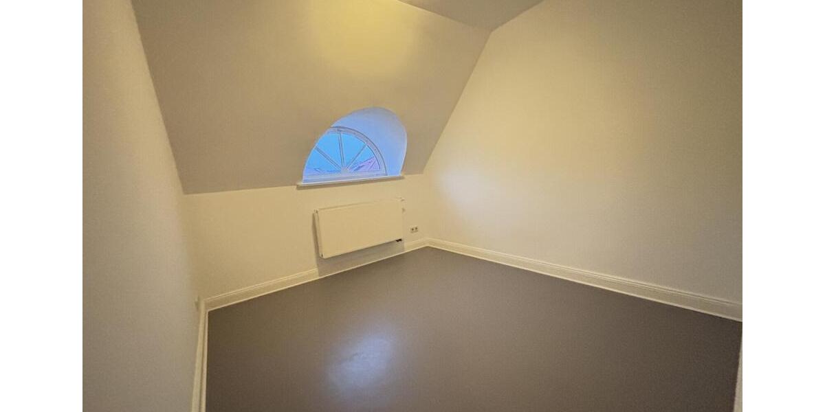 Dachgeschoßwohnung Emden - 3 Zimmer, 110 m&sup2;, 700&euro; | Angebot:24977175