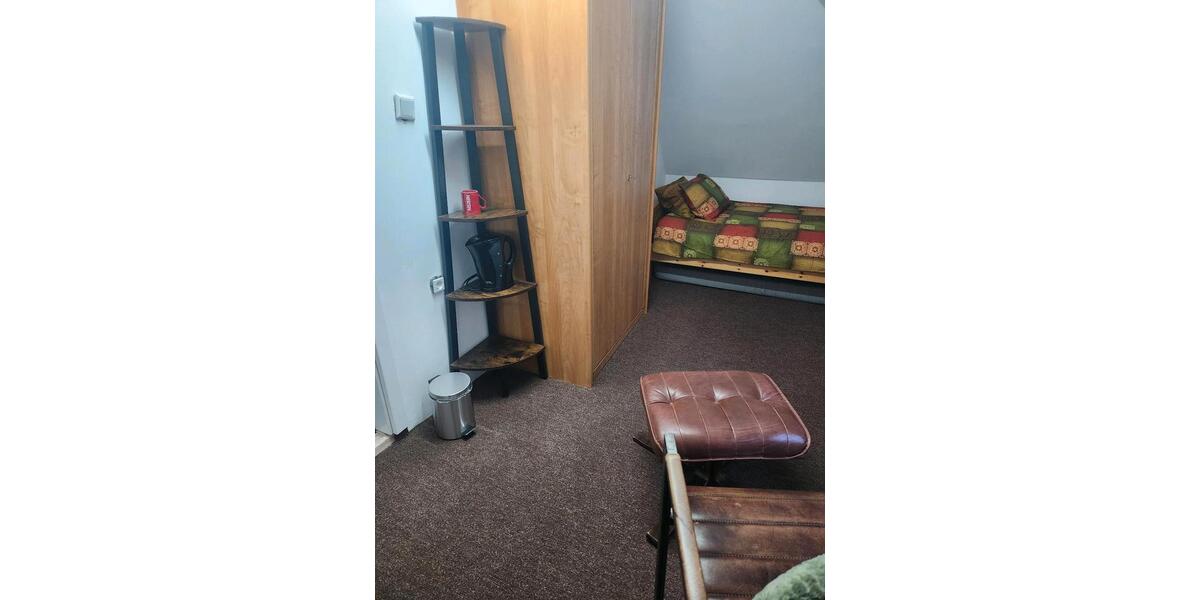 Dachgeschoßwohnung Norden - 2 Zimmer, 90 m&sup2;, 25&euro; | Angebot:26690130
