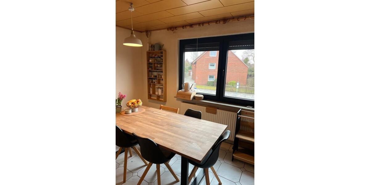 Dachgeschoßwohnung Leer (Ostfriesland) - 3 Zimmer, 80 m&sup2;, 800&euro; | Angebot:25989979