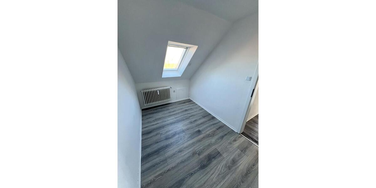 Dachgeschoßwohnung Hage - 3 Zimmer, 32 m&sup2;, 420&euro; | Angebot:26662060