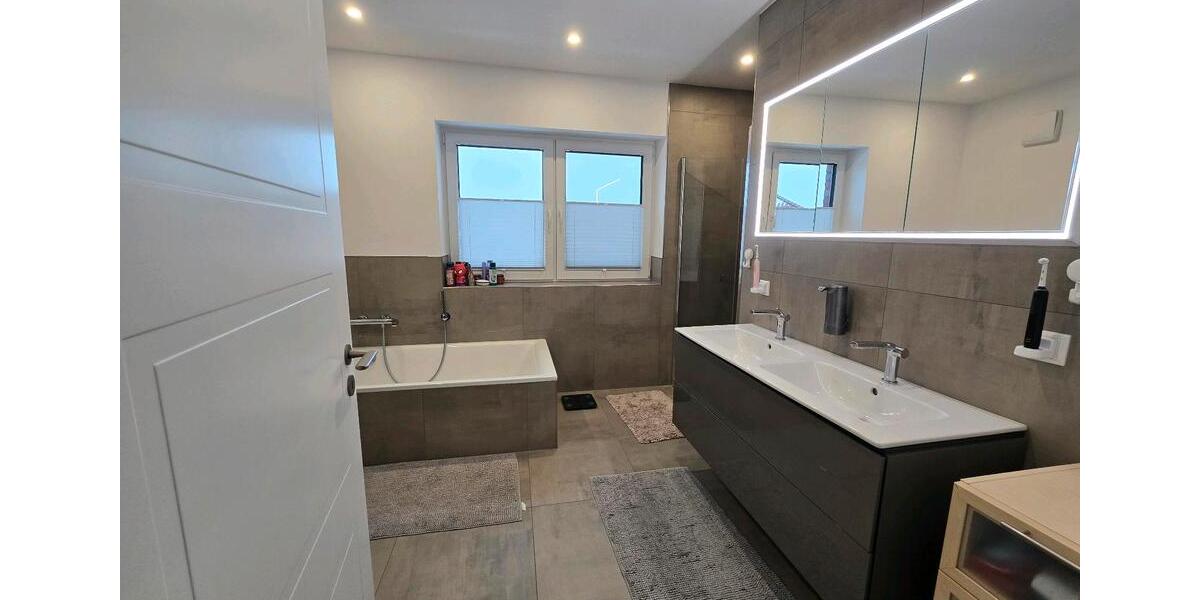 Villa Leer (Ostfriesland) - 6.5 Zimmer, 238 m&sup2;, 875.000&euro; | Angebot:26727621