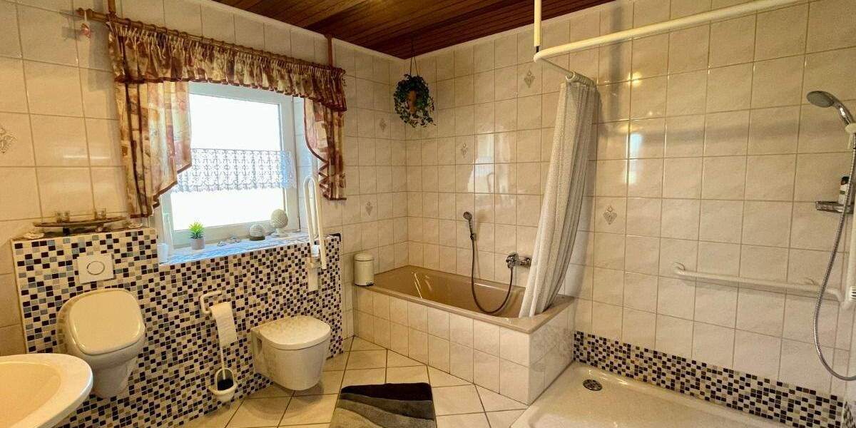 Bauernhaus, Landhaus Aurich Schirum - 5 Zimmer, 175 m&sup2;, 395.000&euro; | Angebot:25740677