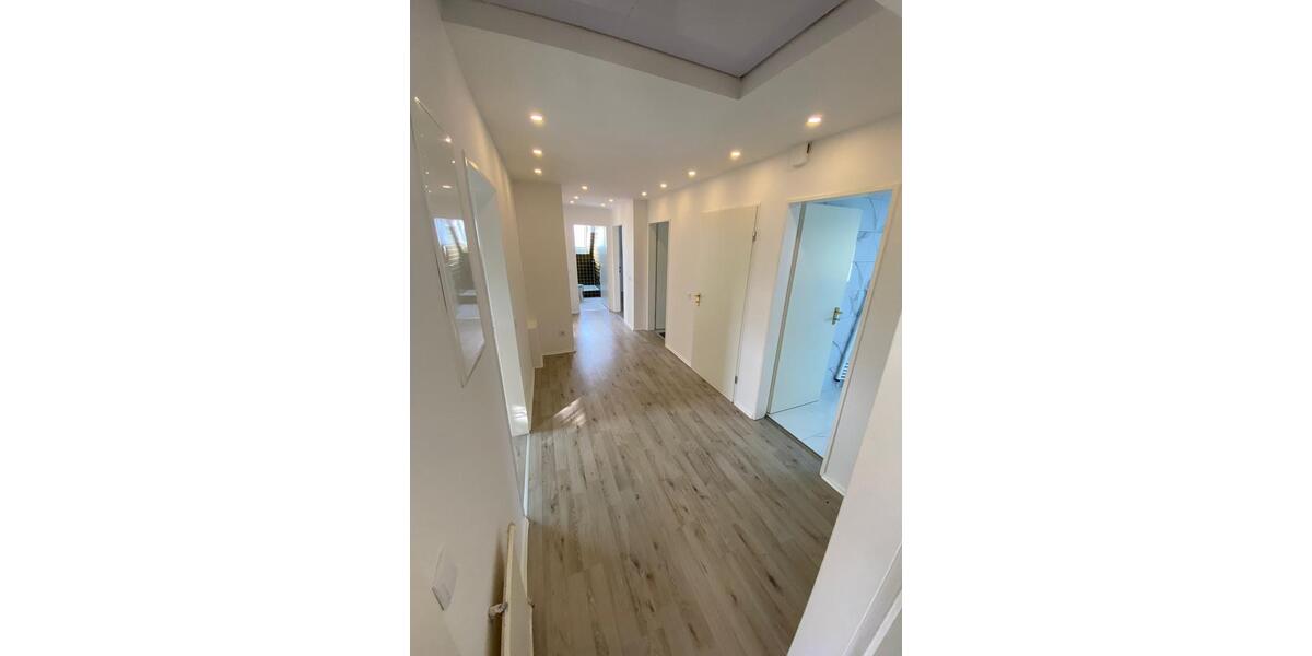 Dachgeschoßwohnung Aurich - 4 Zimmer, 108 m&sup2;, 1.250&euro; | Angebot:27615138