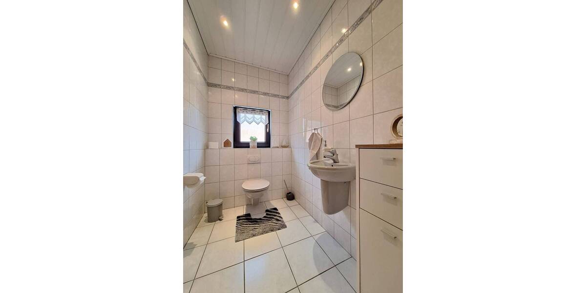 Mehrfamilienhaus, Wohnhaus Weener - 5 Zimmer, 133 m&sup2;, 195.000&euro; | Angebot:26118098