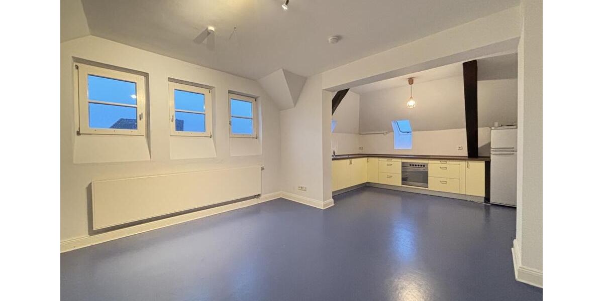 Dachgeschoßwohnung Emden - 3 Zimmer, 110 m&sup2;, 700&euro; | Angebot:24977175