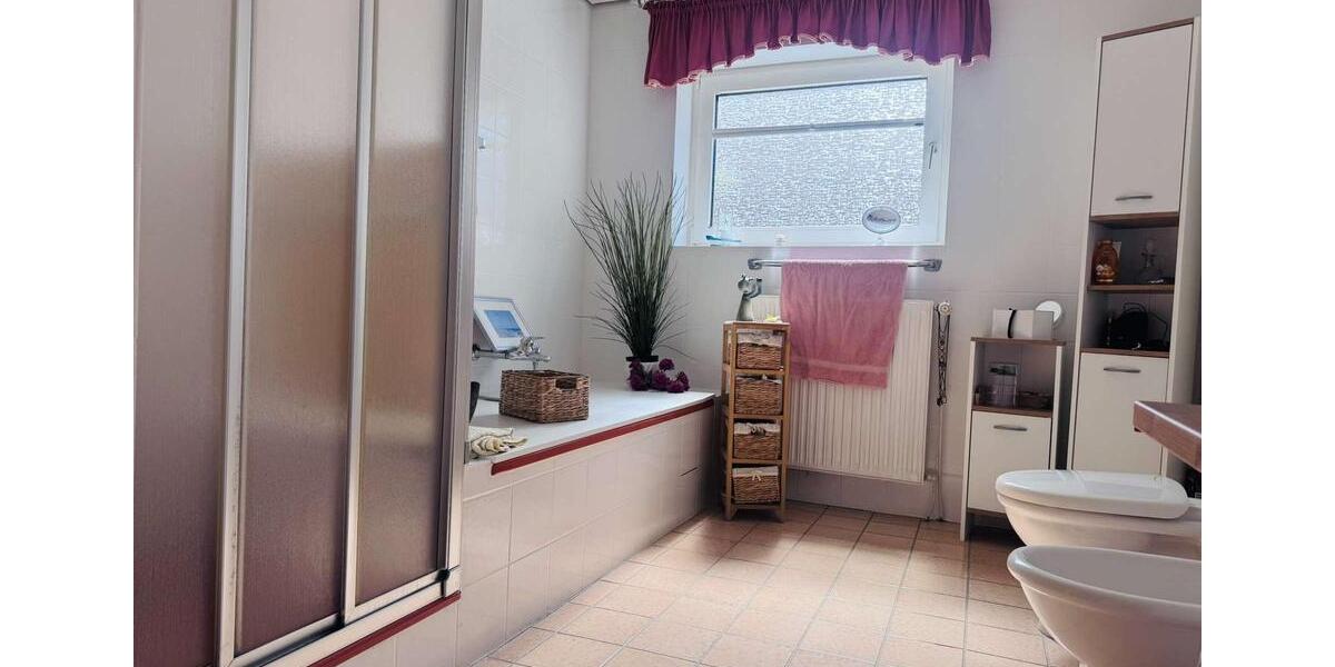 Erdgeschoßwohnung Norden - 3 Zimmer, 130 m&sup2;, 1.150&euro; | Angebot:25256240