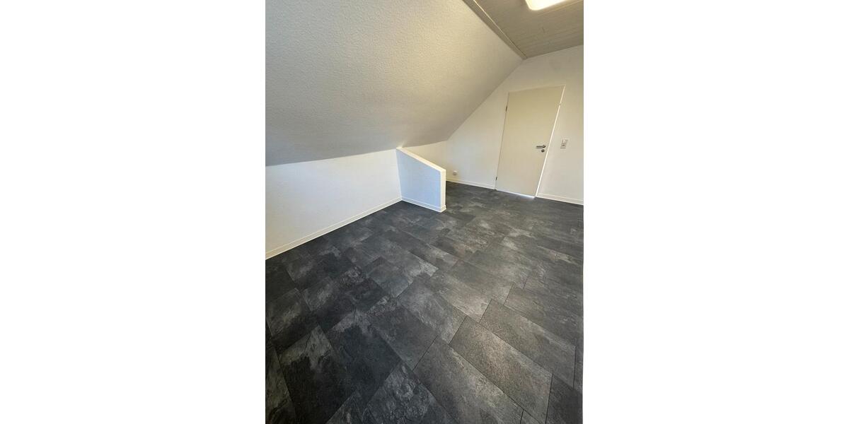 Dachgeschoßwohnung Aurich Egels und Wallinghausen - 5 Zimmer, 100 m&sup2;, 1.000&euro; | Angebot:25843949