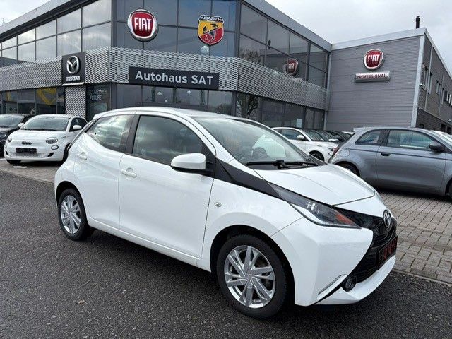 Toyota Aygo (X) 52.389 km 9.999 &euro; Leer 26789