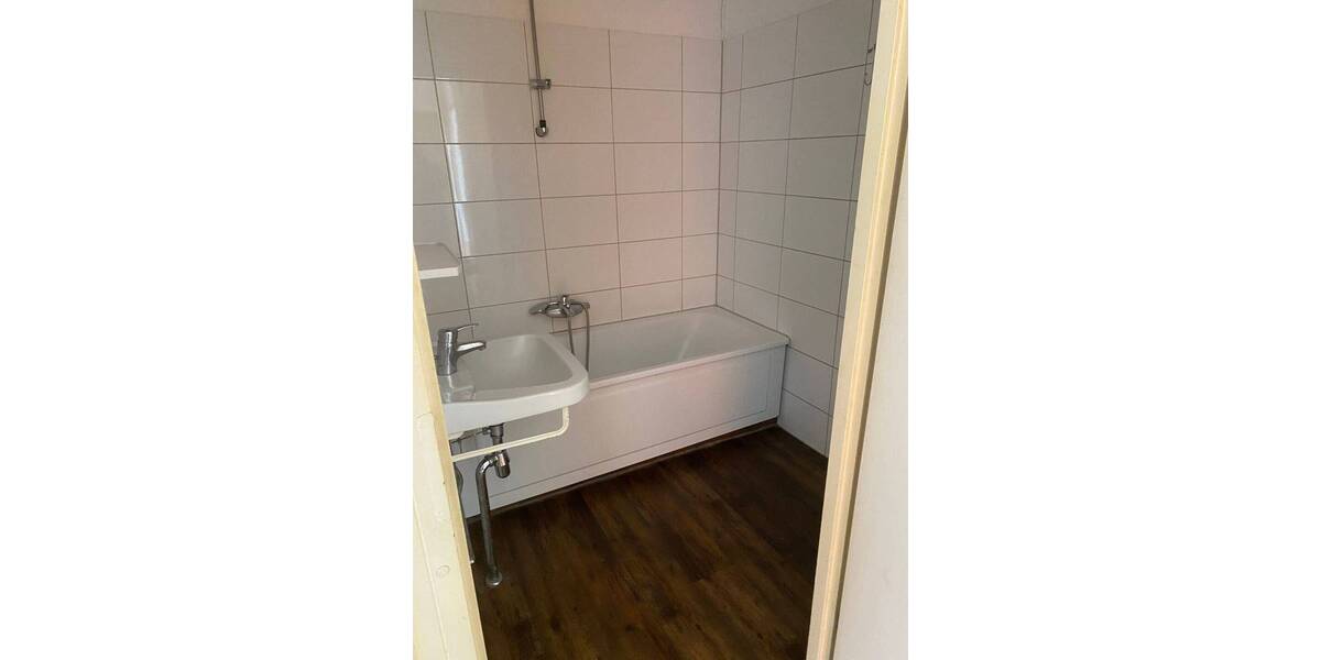 Etagenwohnung Emden Barenburg - 4 Zimmer, 86 m&sup2;, 84.900&euro; | Angebot:26028902
