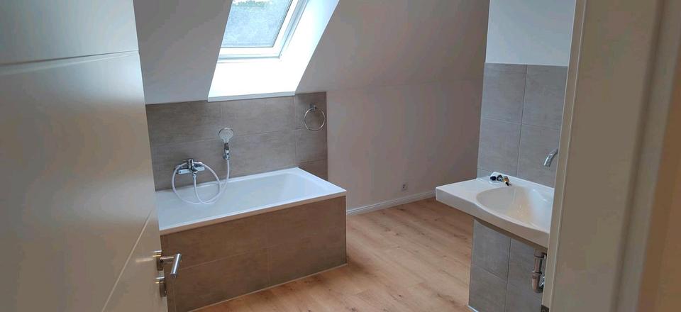 Etagenwohnung Großefehn - 5 Zimmer, 160 m&sup2;, 999&euro; | Angebot:24779412