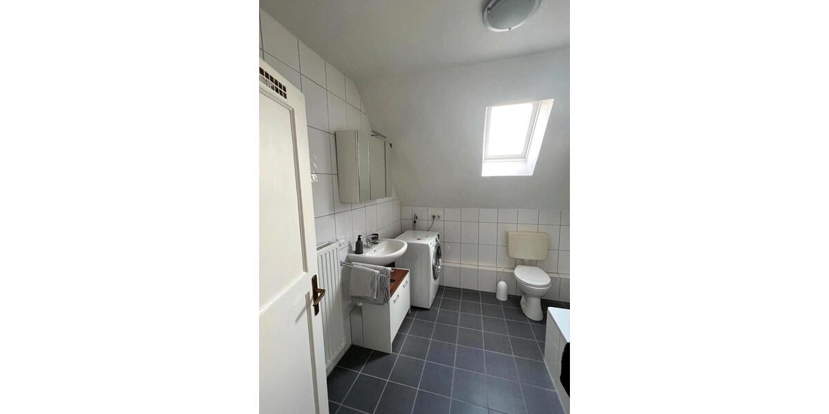 Dachgeschoßwohnung Emden Tholenswehr - 2 Zimmer, 50 m&sup2;, 1.100&euro; | Angebot:25455525