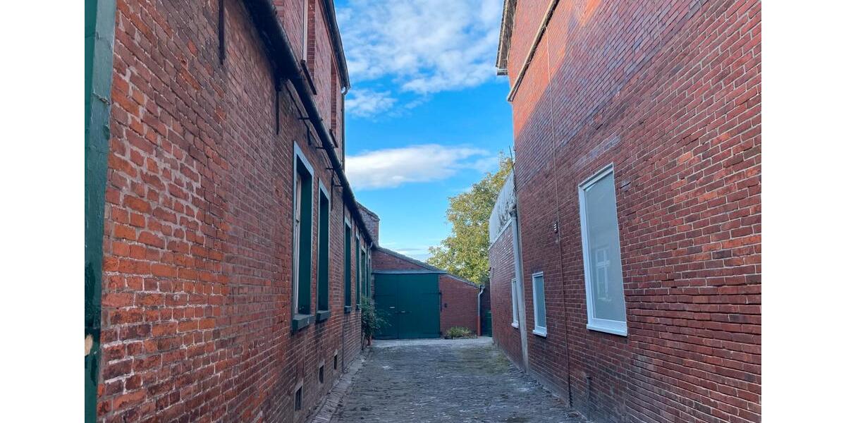 Mehrfamilienhaus, Wohnhaus Hage - 10 Zimmer, 300 m&sup2;, 500&euro; | Angebot:26197226