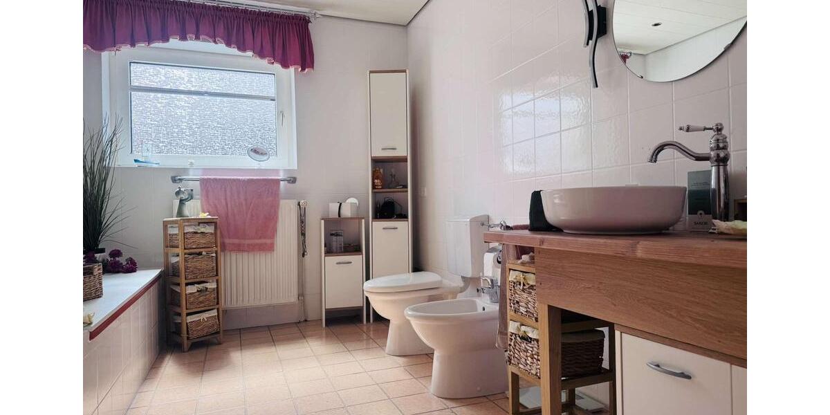 Erdgeschoßwohnung Norden - 3 Zimmer, 130 m&sup2;, 1.150&euro; | Angebot:25256240