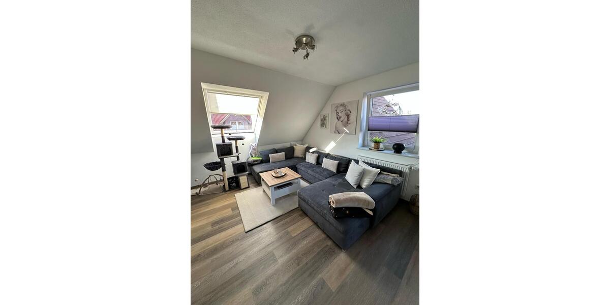 Dachgeschoßwohnung Norden - 3 Zimmer, 60 m&sup2;, 520&euro; | Angebot:26005659