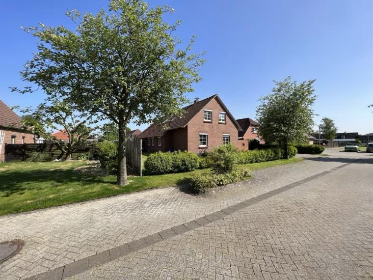 Mehrfamilienhaus, Wohnhaus Hage - 10 Zimmer, 187 m&sup2;, 259.999&euro; | Angebot:26591481