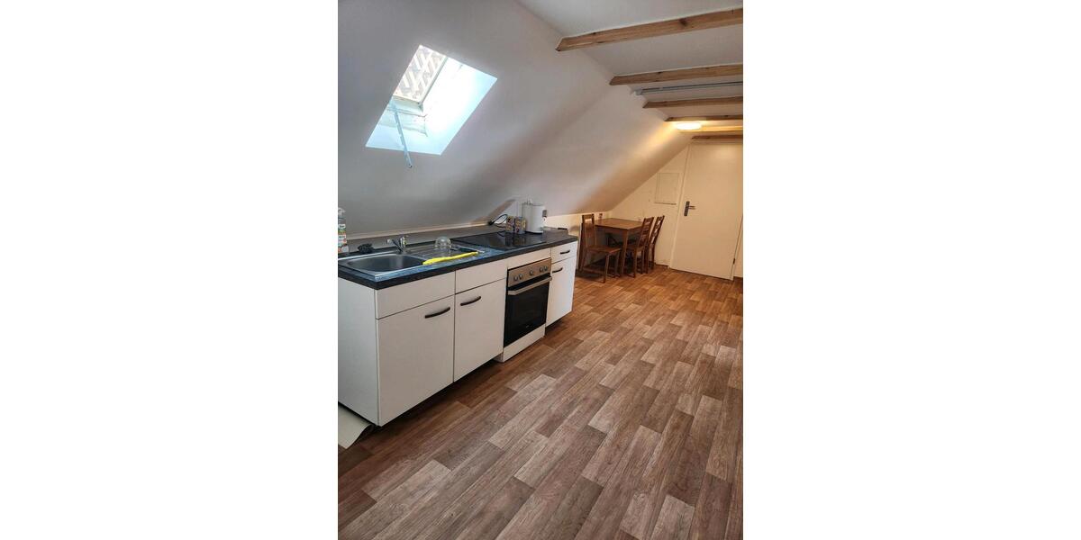 Dachgeschoßwohnung Norden - 2 Zimmer, 90 m&sup2;, 25&euro; | Angebot:26690130