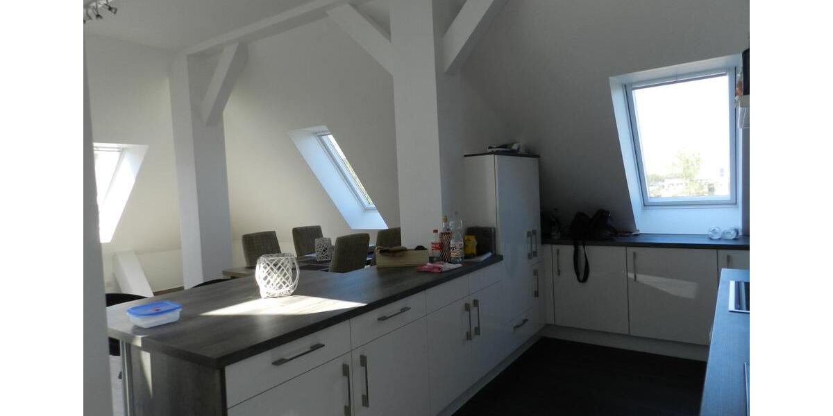 Dachgeschoßwohnung Emden - 4.5 Zimmer, 150 m&sup2;, 1.250&euro; | Angebot:25265263