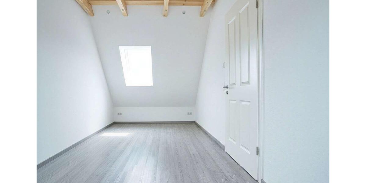 Dachgeschoßwohnung Norden - 2 Zimmer, 101 m&sup2;, 1.050&euro; | Angebot:25053329