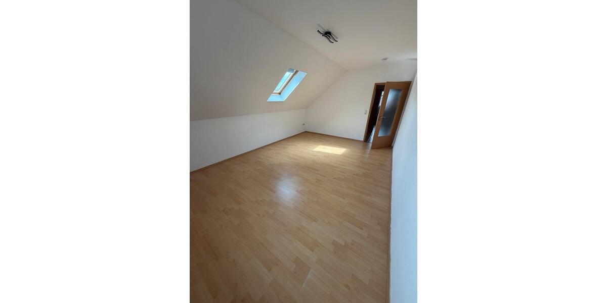 Dachgeschoßwohnung Westoverledingen - 3 Zimmer, 78 m&sup2;, 700&euro; | Angebot:26611284